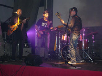 LES CHICS TYPES : LE CD !!!! - Page 2 Lyon08%20024_small
